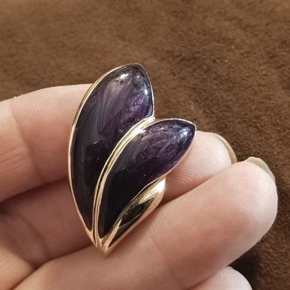 Vintage Trifari TM Clip Earrings - Picture 7 of 11